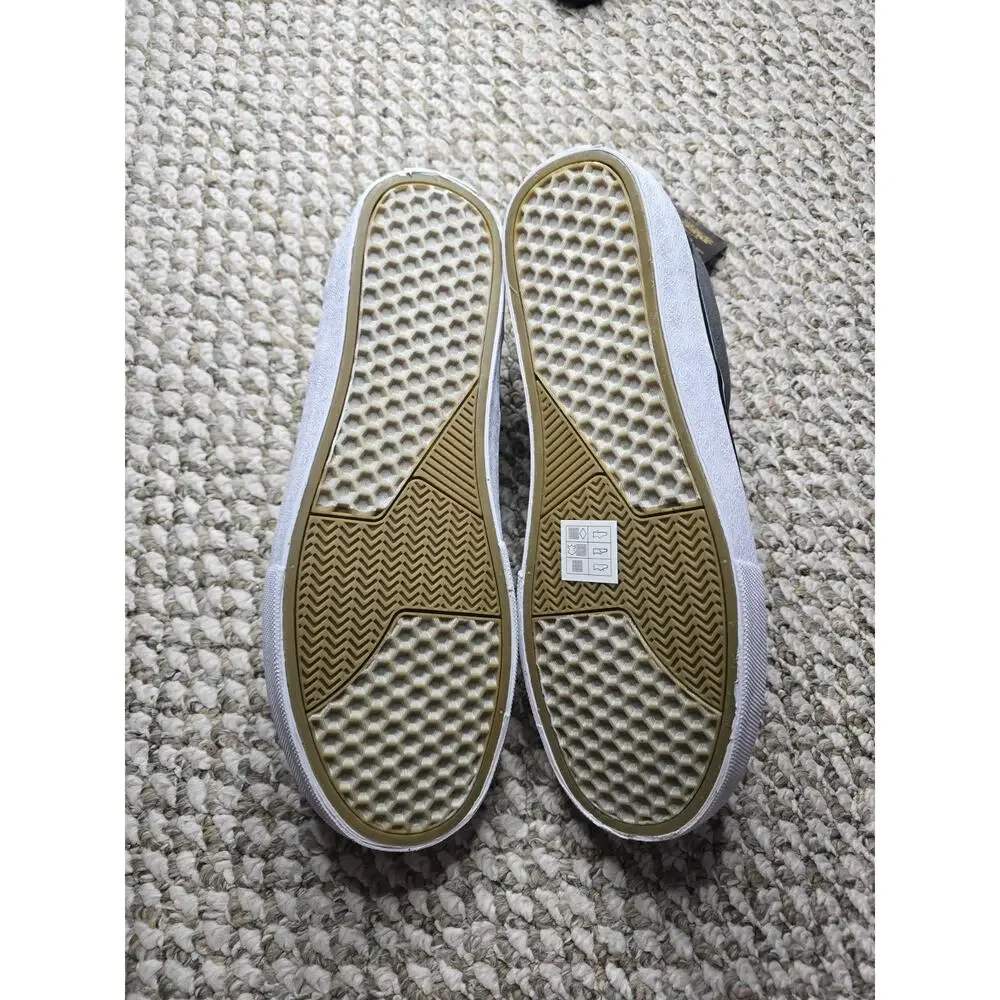 Skechers product pair
